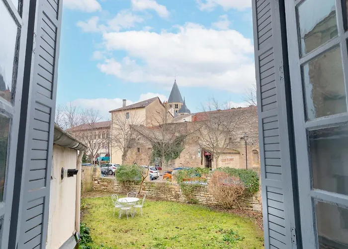 Cabana & La Place De L\'Abbaye - Centre-Ville, Jardin