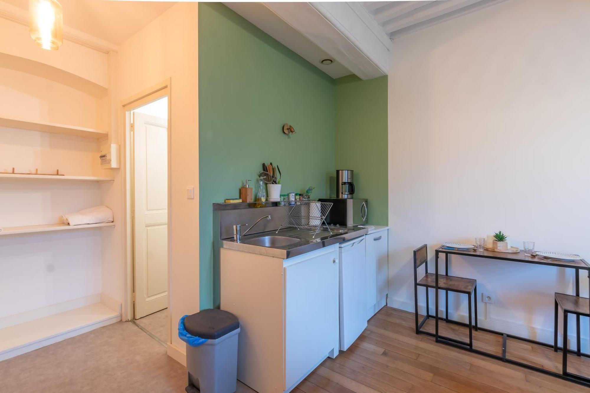 & La Place De L'abbaye - Centre-ville, Jardin Apartment