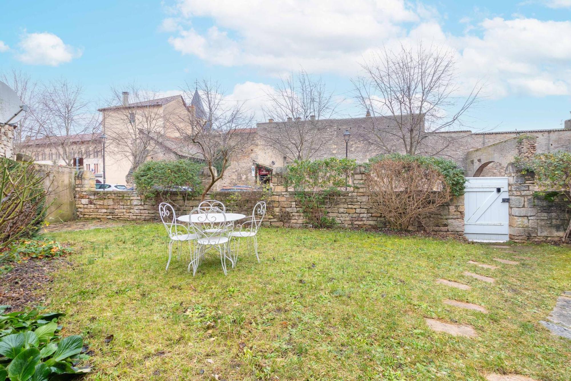 Apartment & La Place De L'abbaye - Centre-ville, Jardin