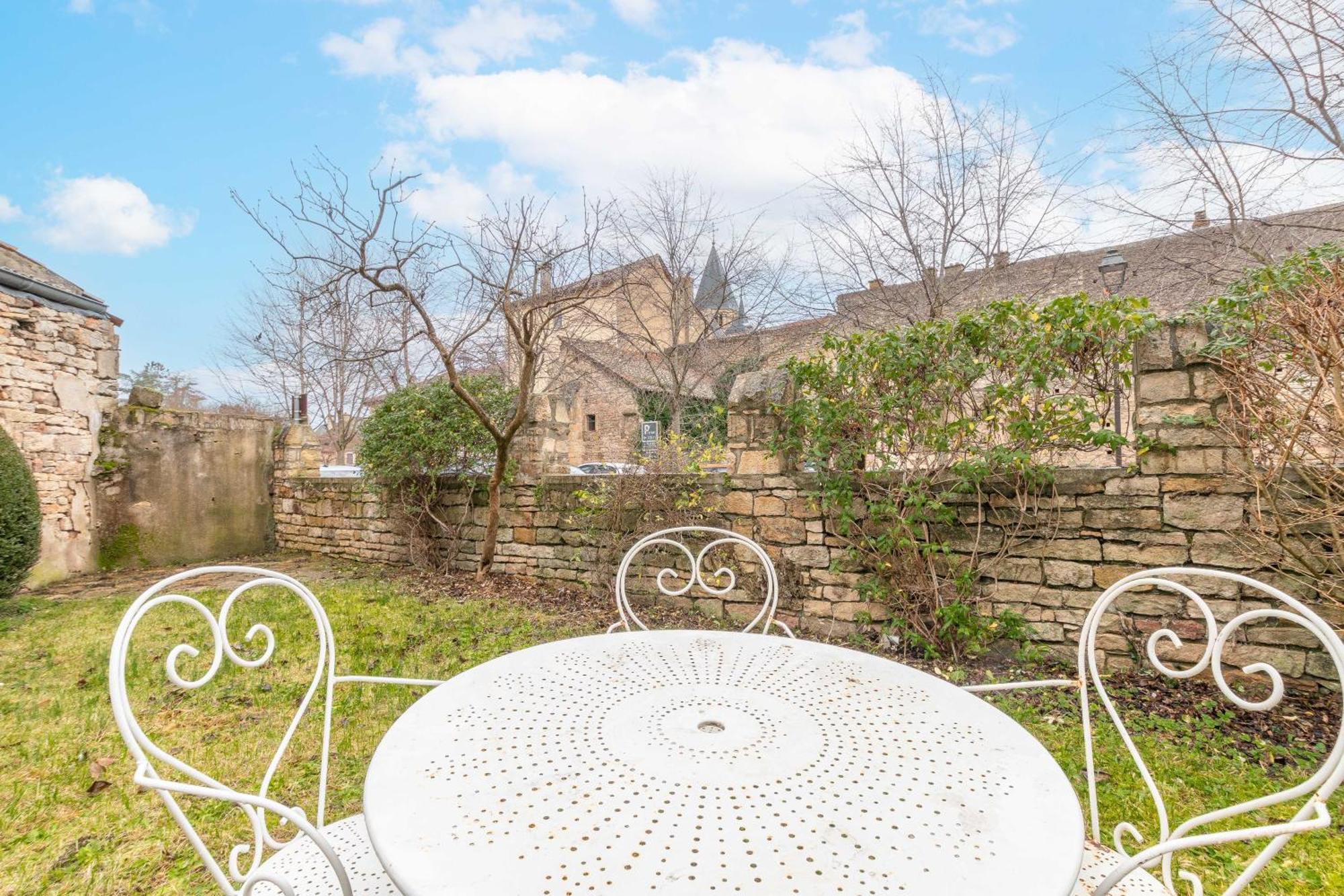 & La Place De L'abbaye - Centre-ville, Jardin Apartment Cluny